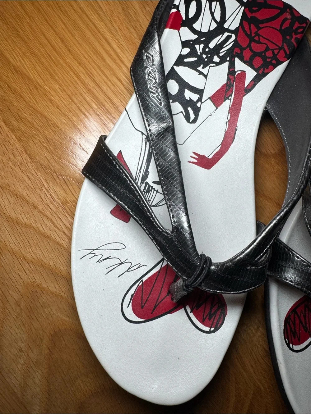 DKNY Women’s Size 10 Black White Red Graphic Thong Sandals Y2K